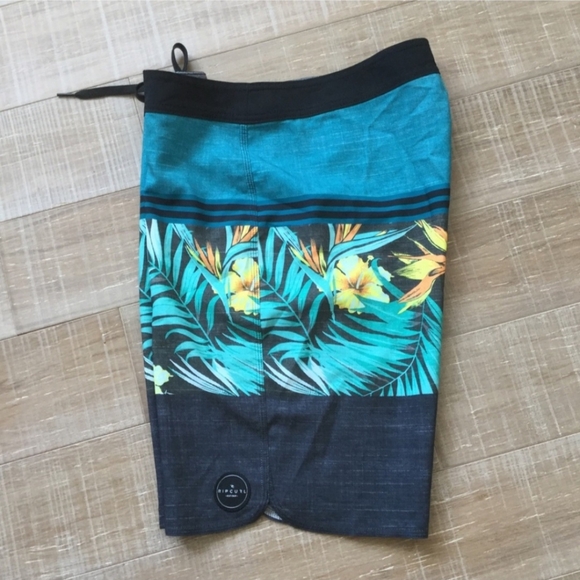 RIP CURL Hawaii Floral Palm Leaf 9” Board Shorts - Picture 9 of 12